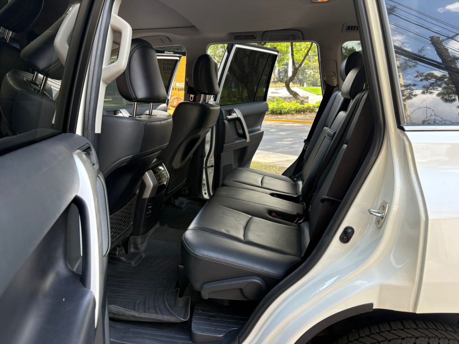 Toyota-Land-Cruiser-Prado-VX-2024-192KRQ (9)