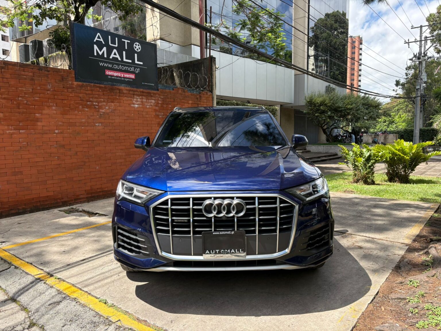 Audi-Q7-2023-962KLZ (1)