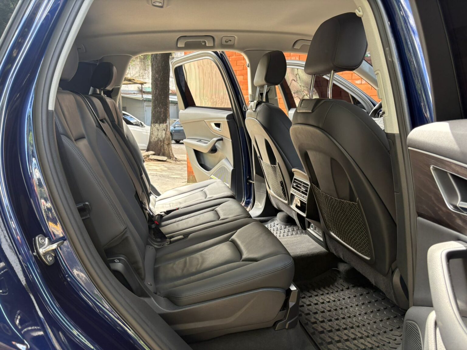 Audi-Q7-2023-962KLZ (11)