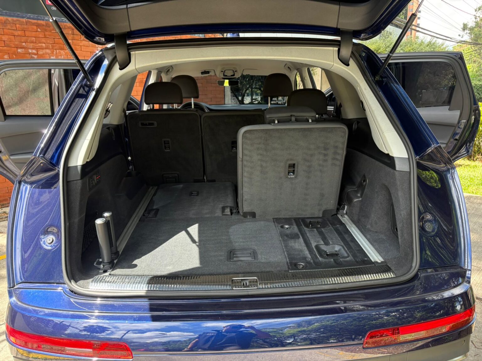 Audi-Q7-2023-962KLZ (14)