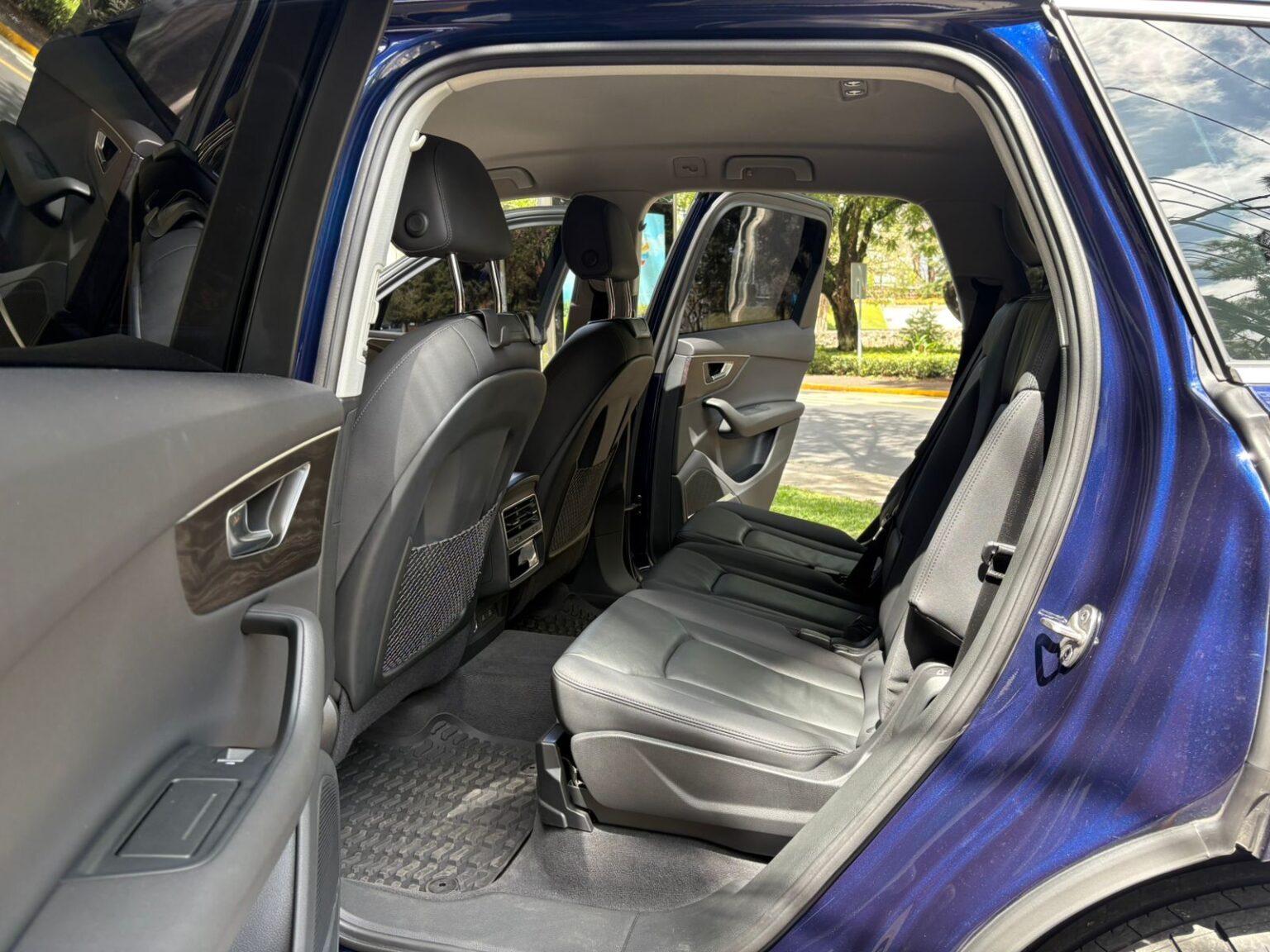 Audi-Q7-2023-962KLZ (17)