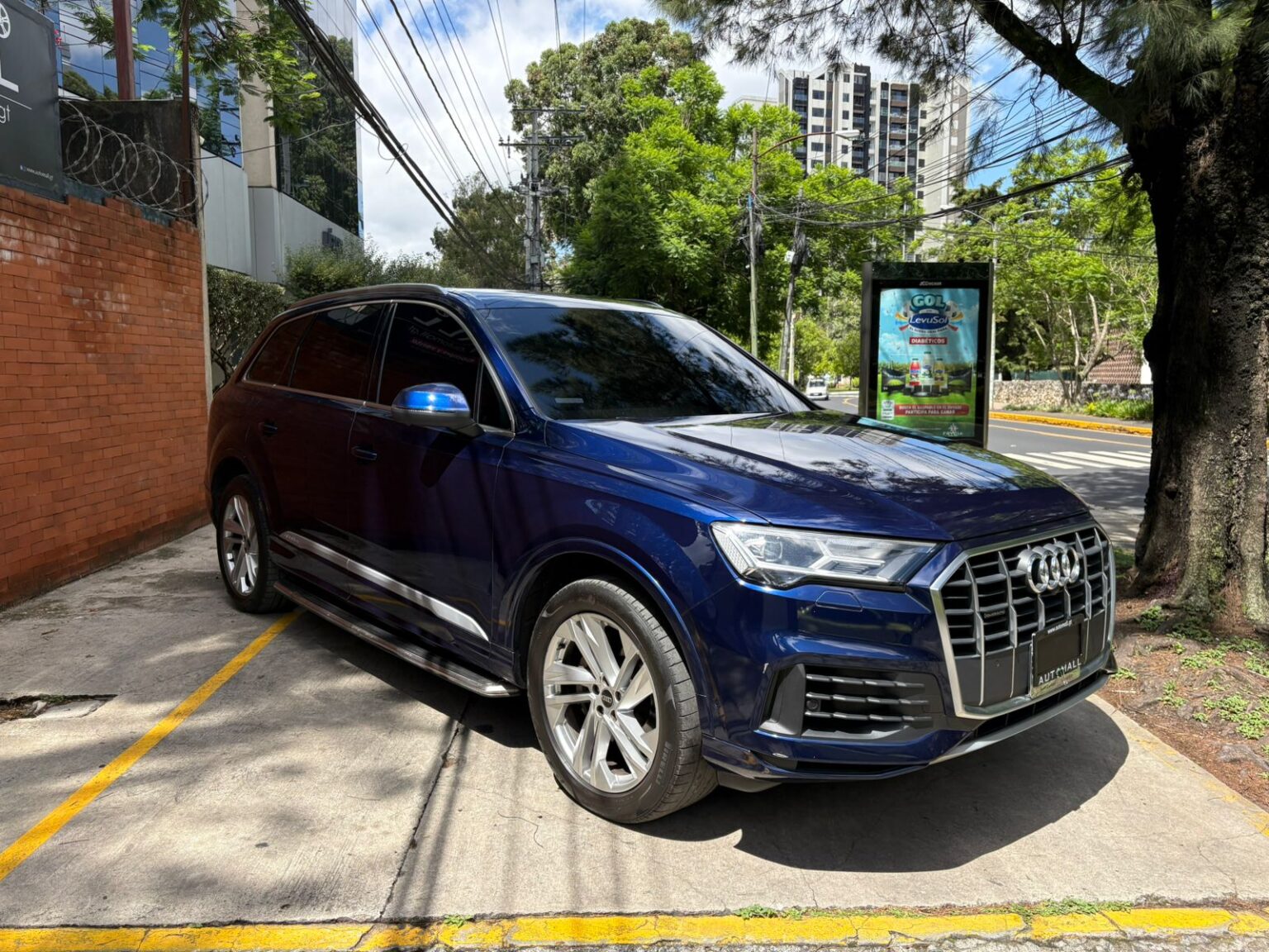 Audi-Q7-2023-962KLZ (2)