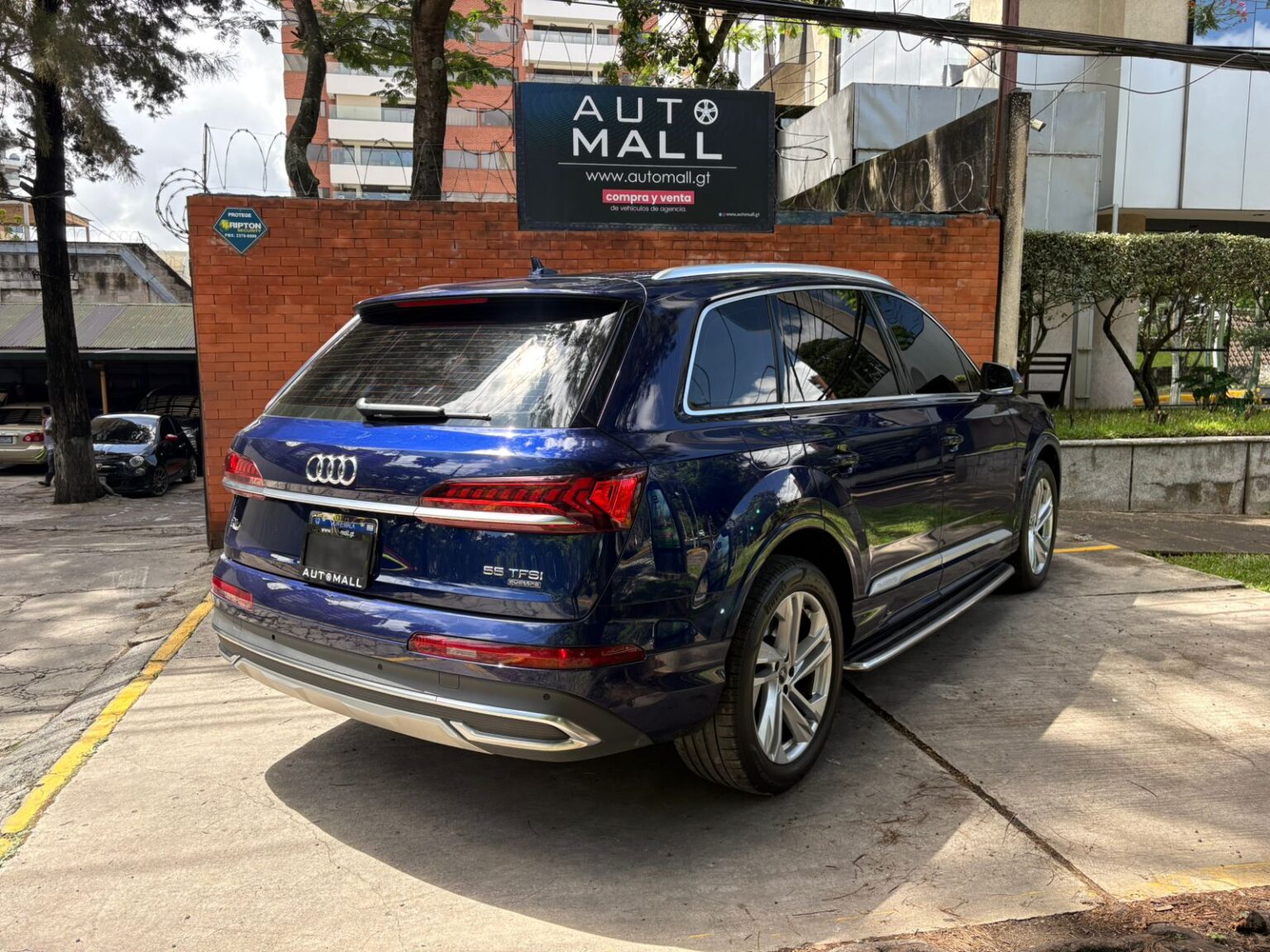 Audi-Q7-2023-962KLZ (4)