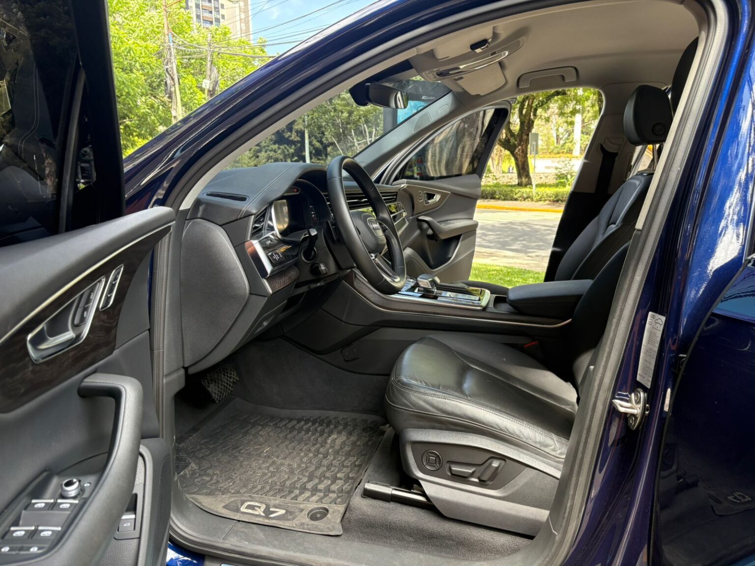 Audi-Q7-2023-962KLZ (8)