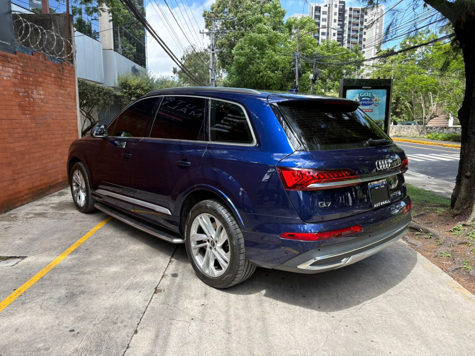 Audi-Q7-2023-962KLZ (9)