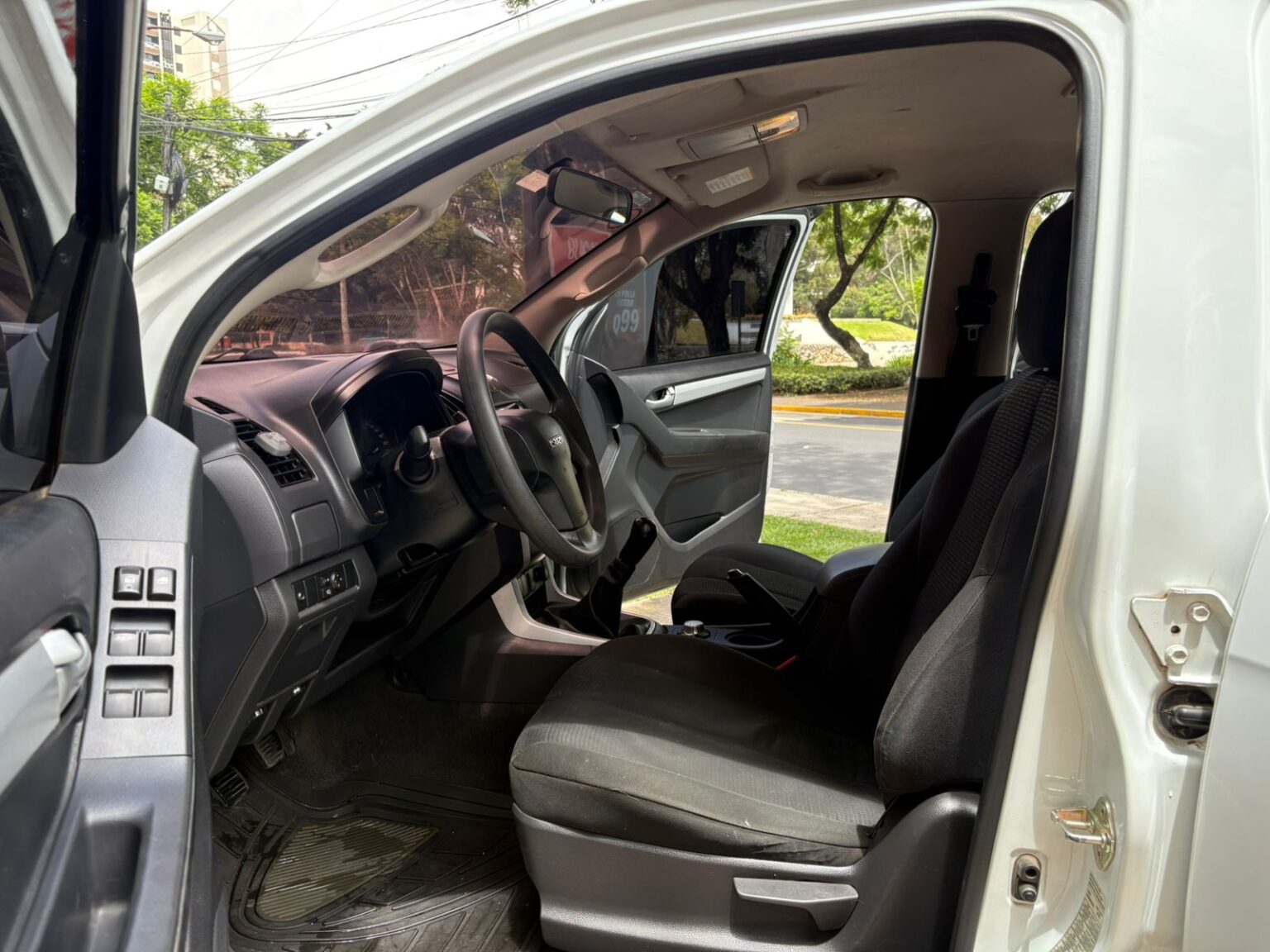 Isuzu-D-Max-LS-2018-309GTW (13)