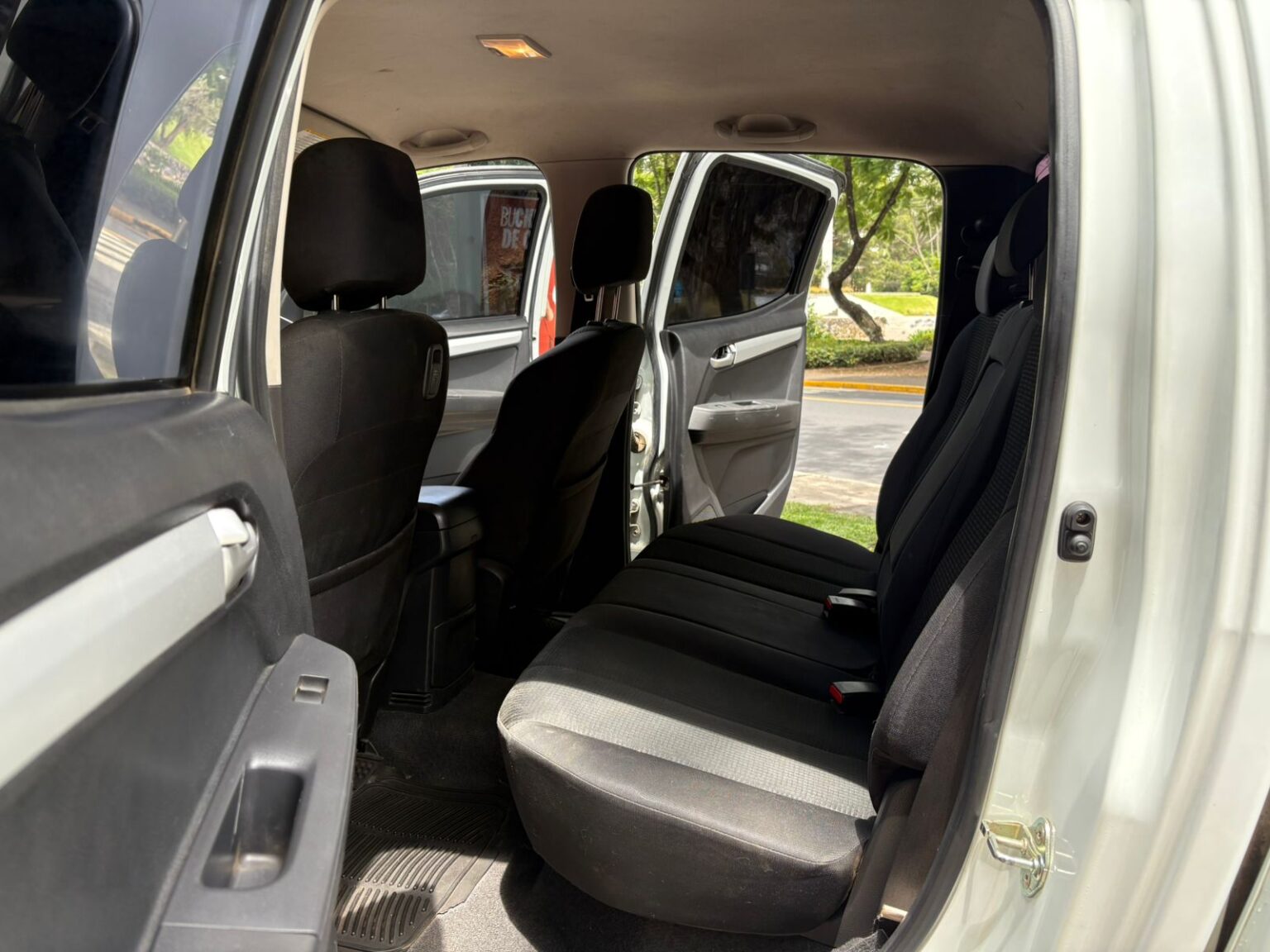Isuzu-D-Max-LS-2018-309GTW (9)