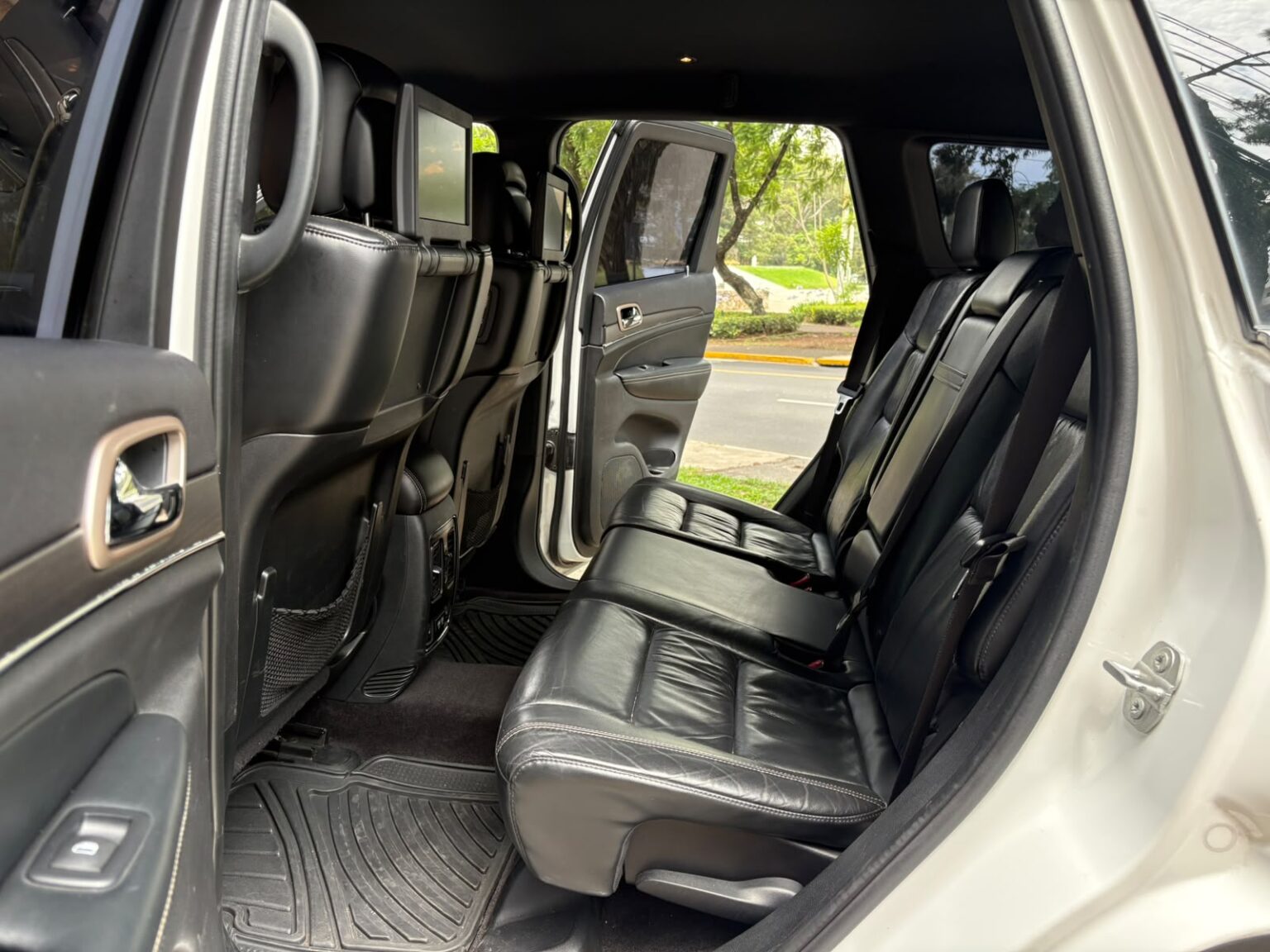 Jeep-Grand-Cherokee-Limited-2016-728GGZ (16)