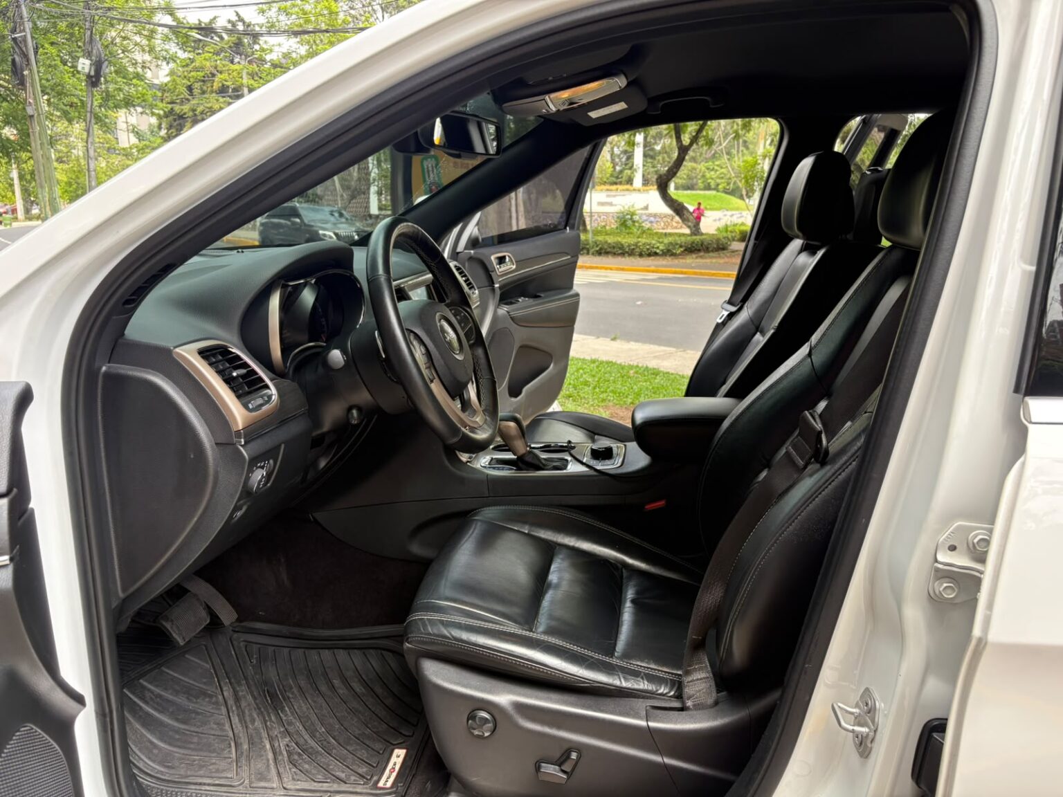 Jeep-Grand-Cherokee-Limited-2016-728GGZ (8)