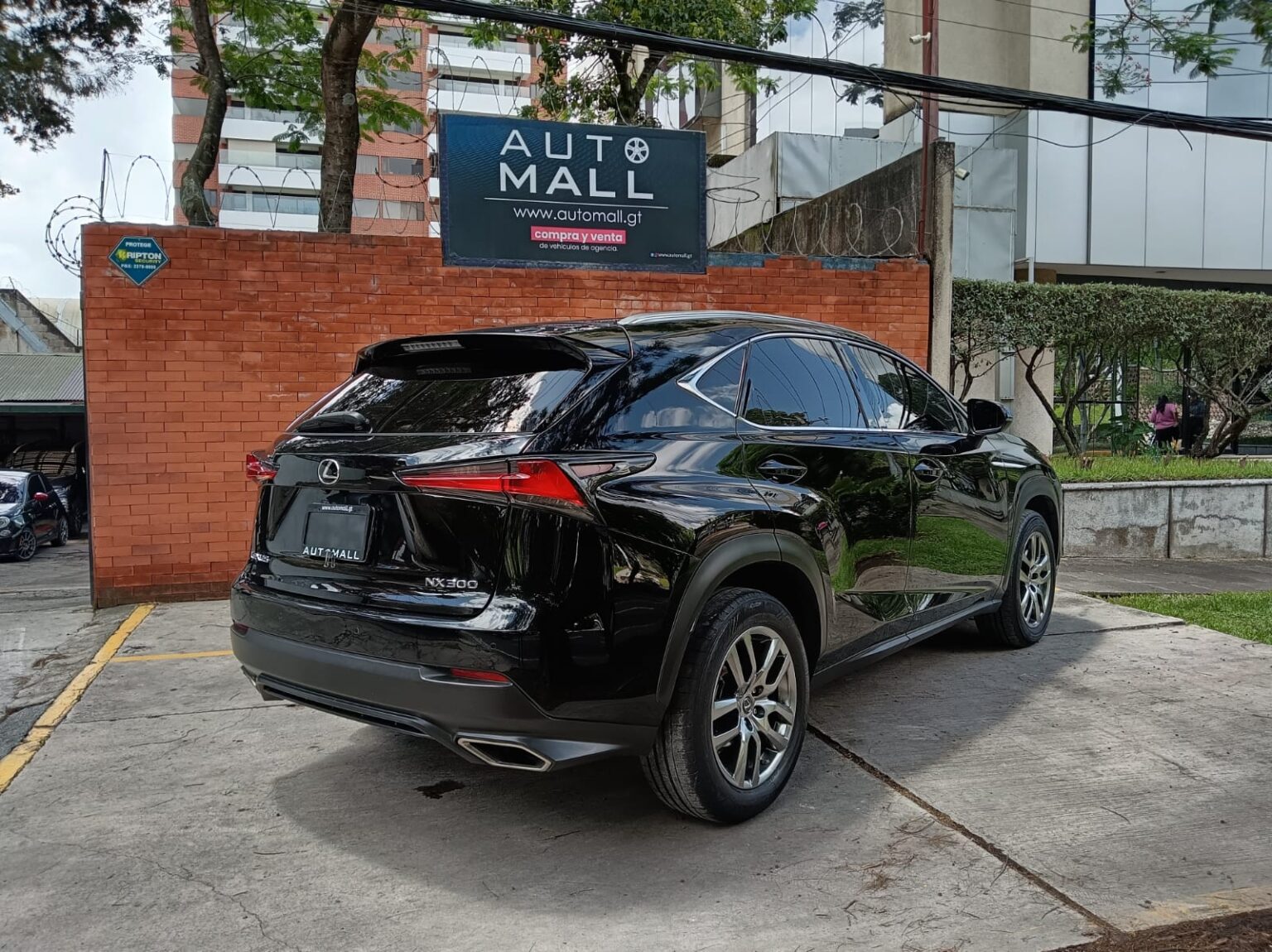 Lexus-NX300-2020-810HRT (12)