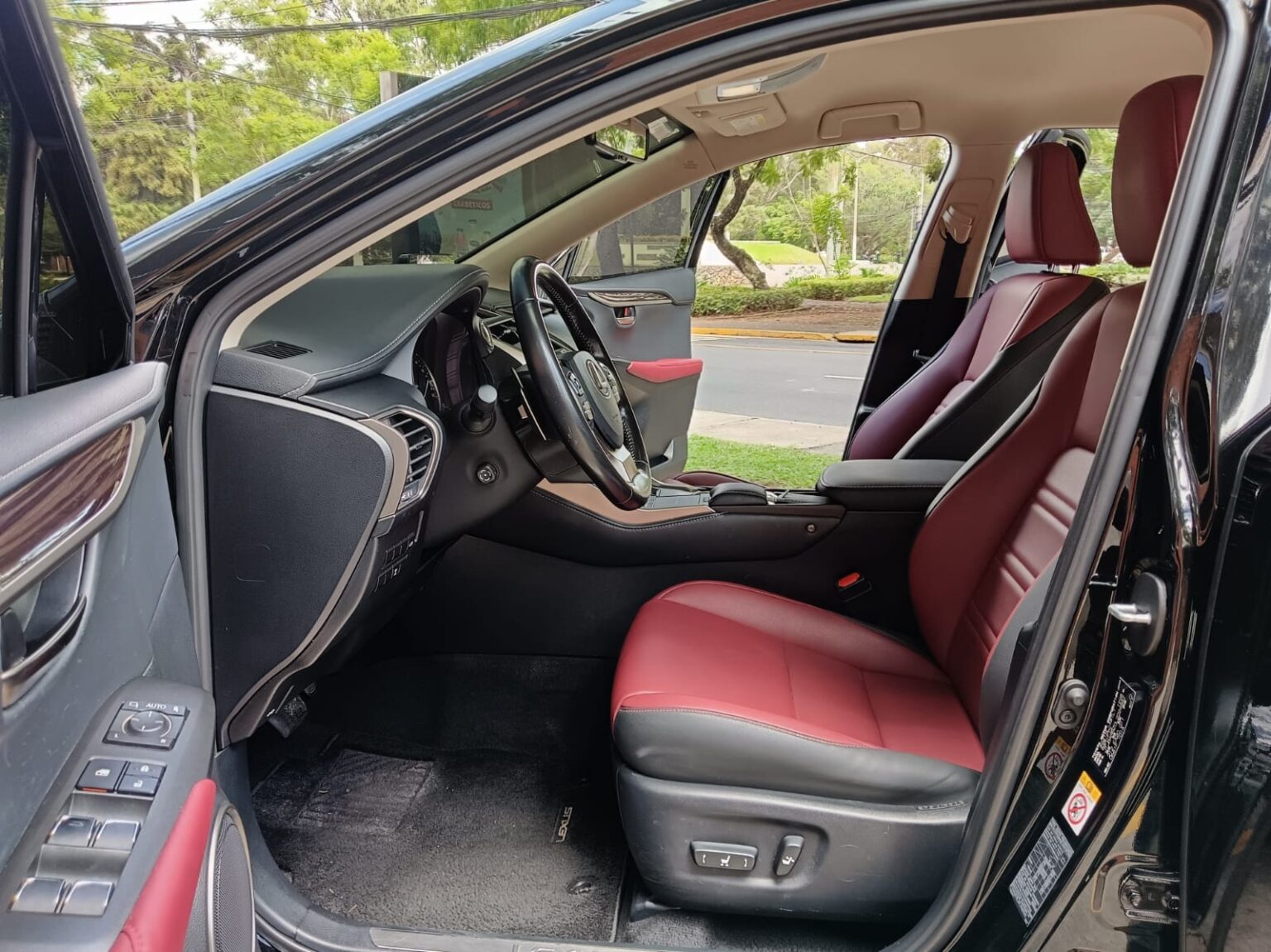 Lexus-NX300-2020-810HRT (13)