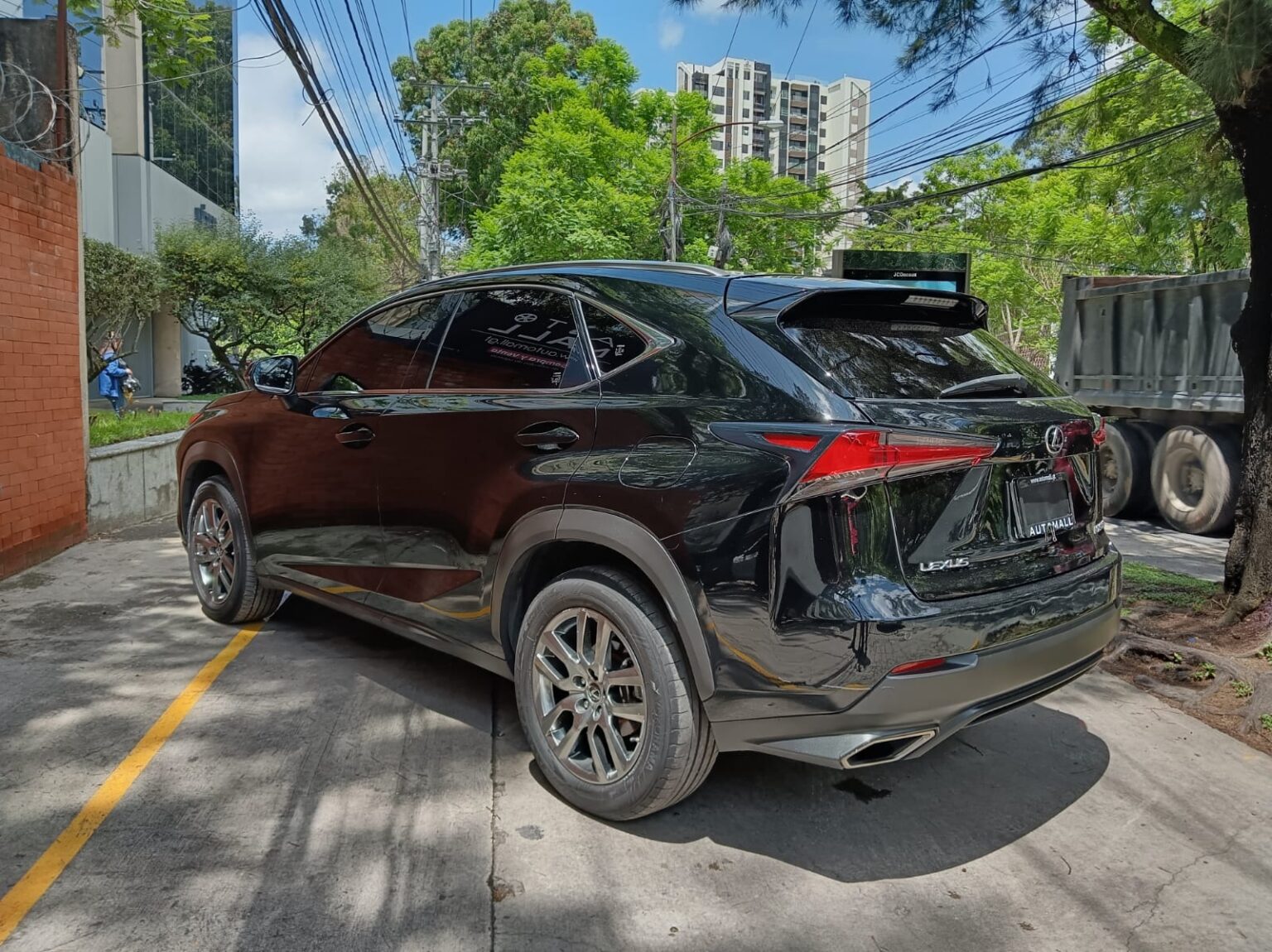 Lexus-NX300-2020-810HRT (14)