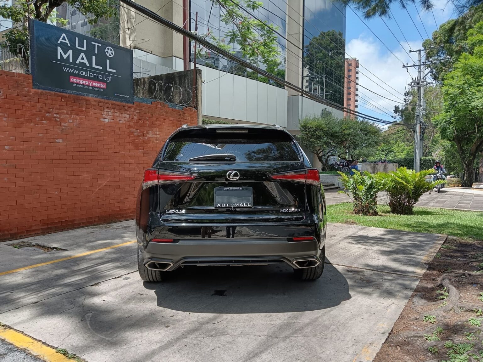 Lexus-NX300-2020-810HRT (17)
