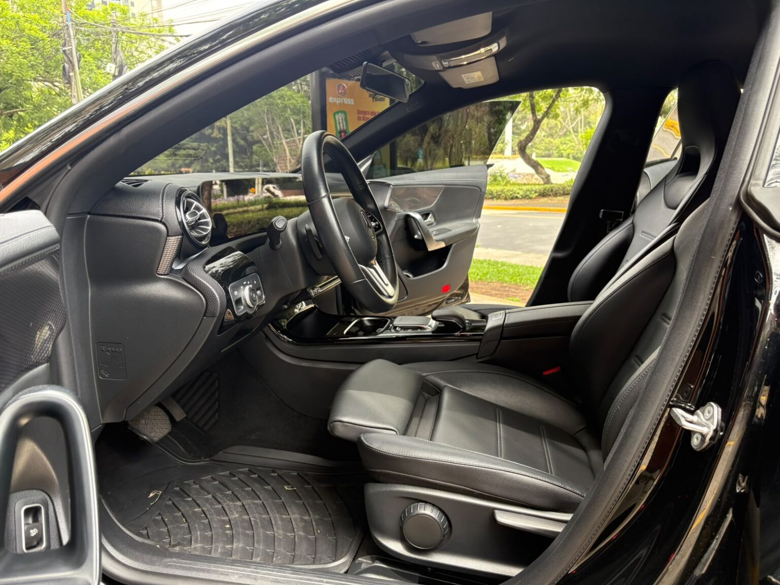 Mercedes-Benz-CLA200-Coupe-2020-006HSB (18)