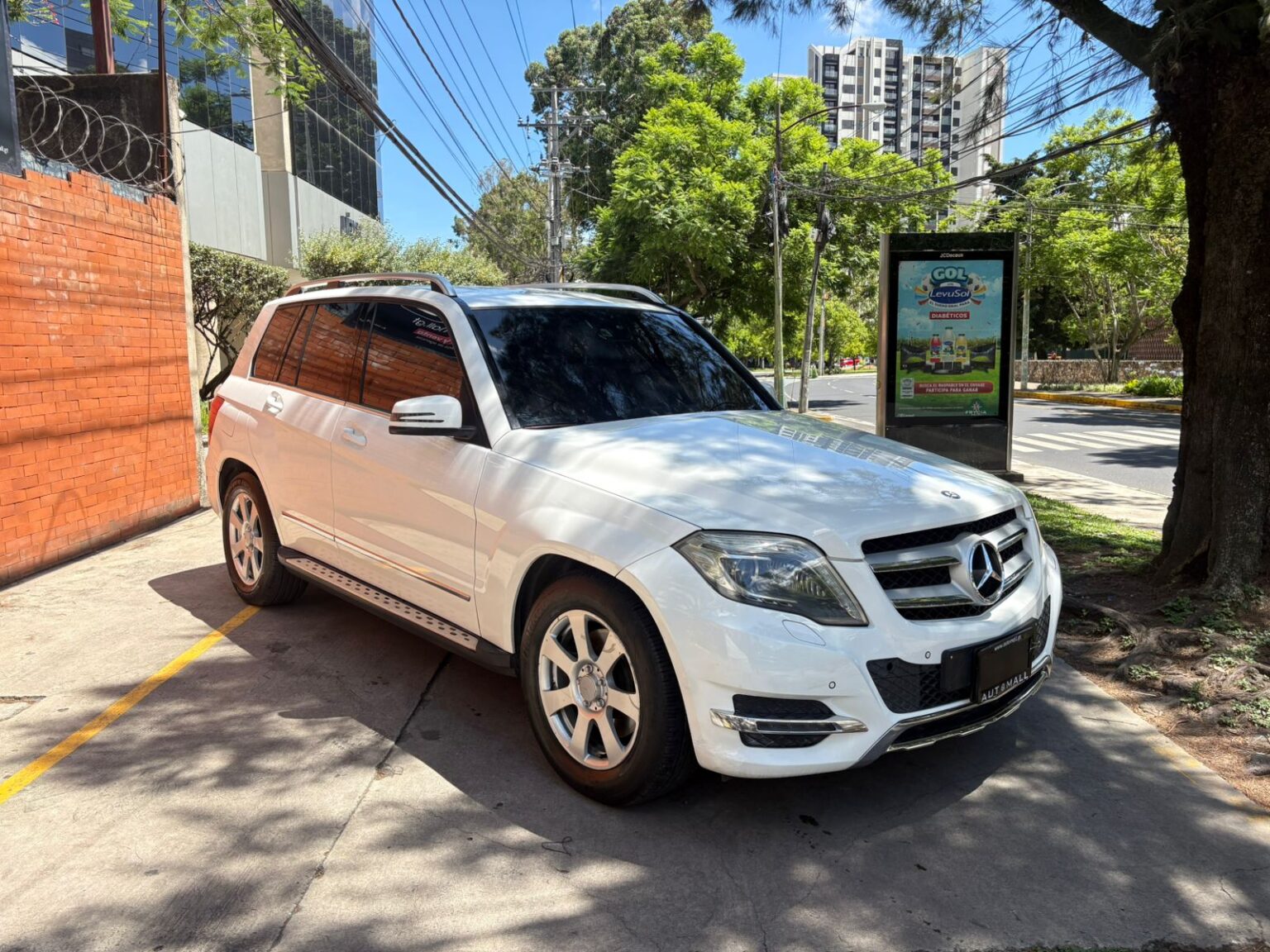 Mercedes-Benz-GLK300-2013-042FLR (11)