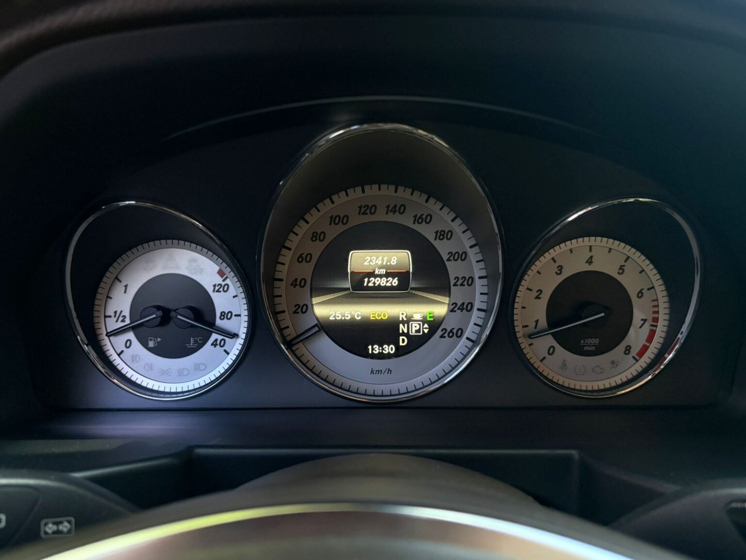 Mercedes-Benz-GLK300-2013-042FLR (13)