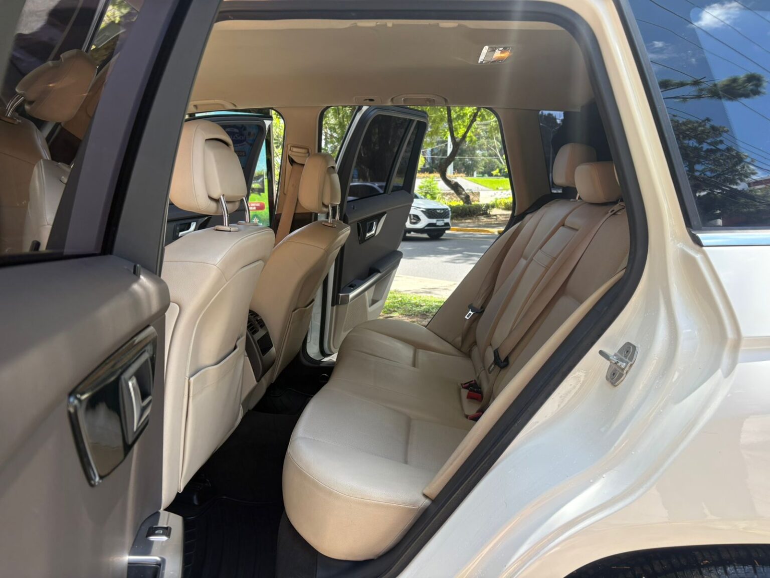 Mercedes-Benz-GLK300-2013-042FLR (9)