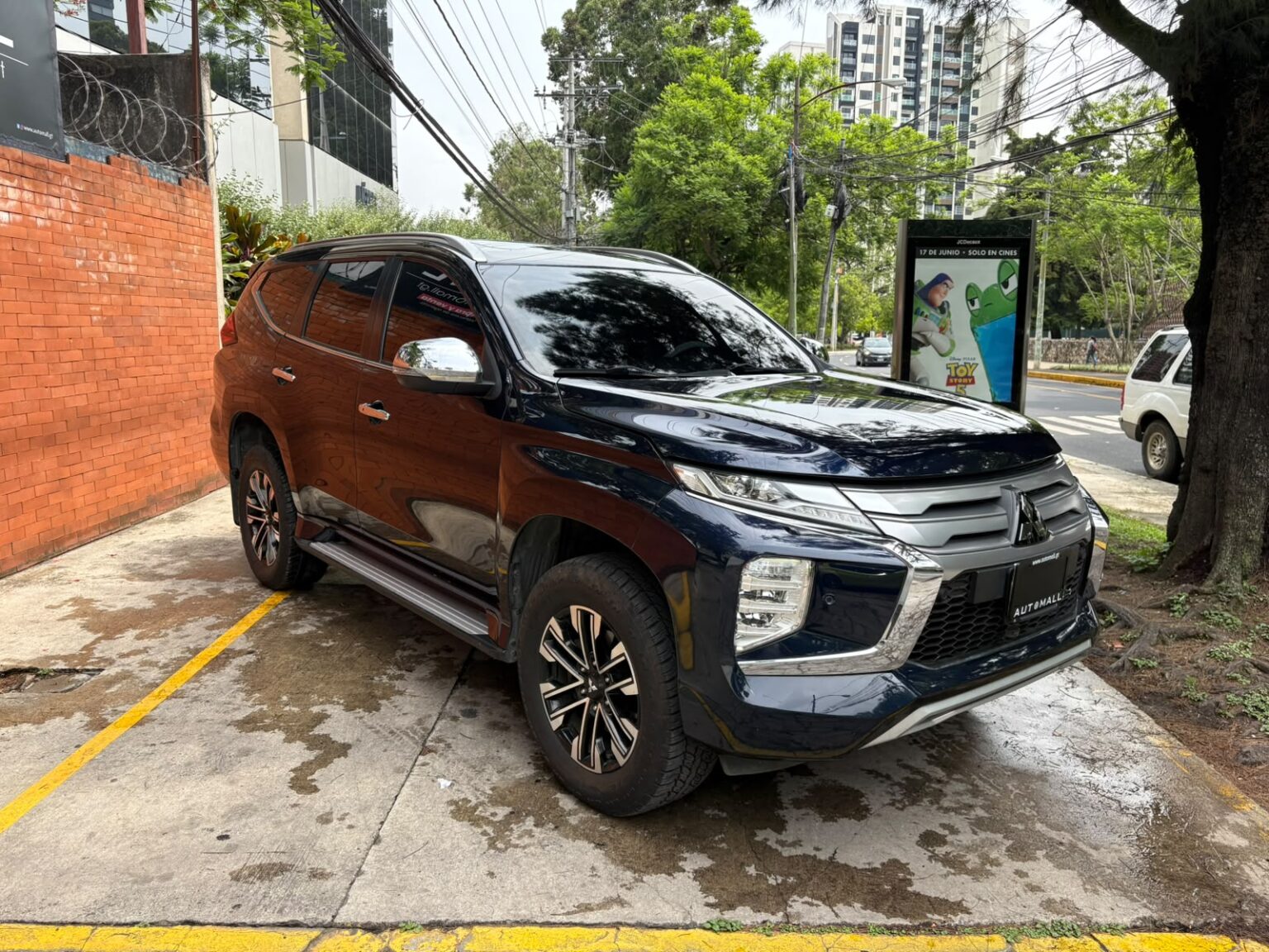 Mitsubishi-Montero-Sport-2023-813JZK (2)