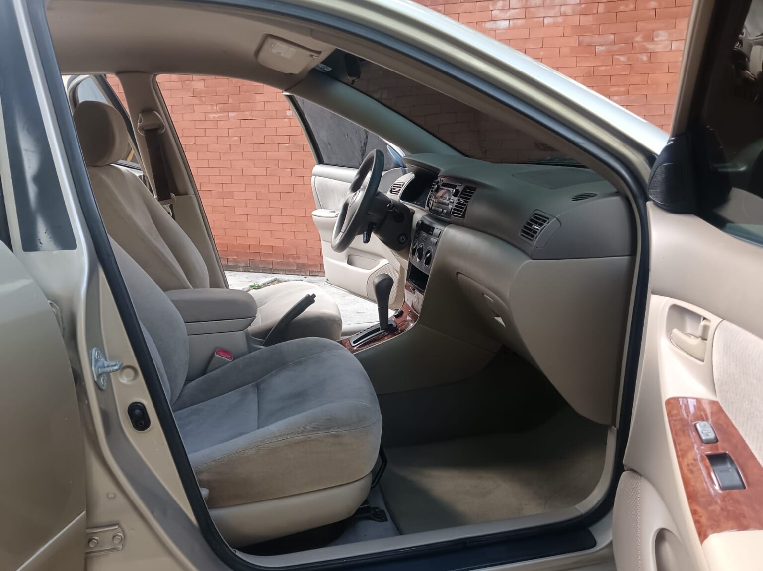 Toyota-Corolla-LE-2006-337FLT (9)