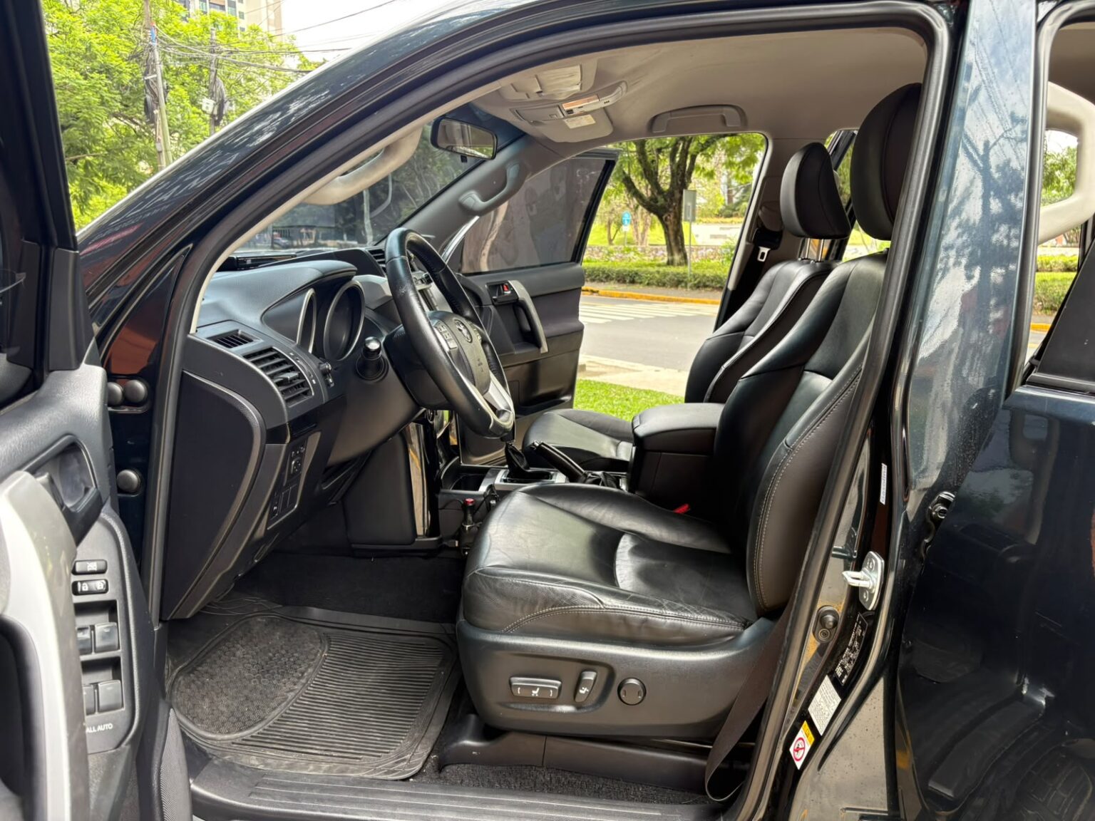Toyota-Land-Cruiser-Prado-TXL-2016-633GKF (8)