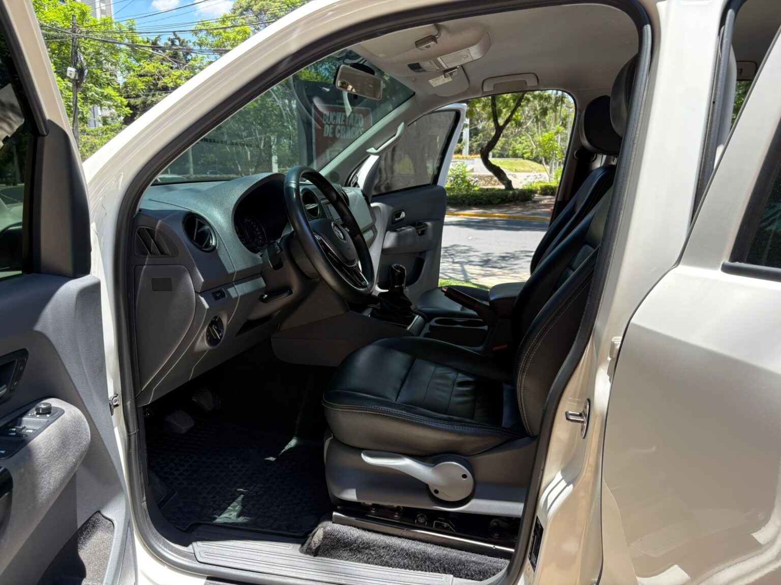Volkswagen-Amarok-2017-627GXN (8)