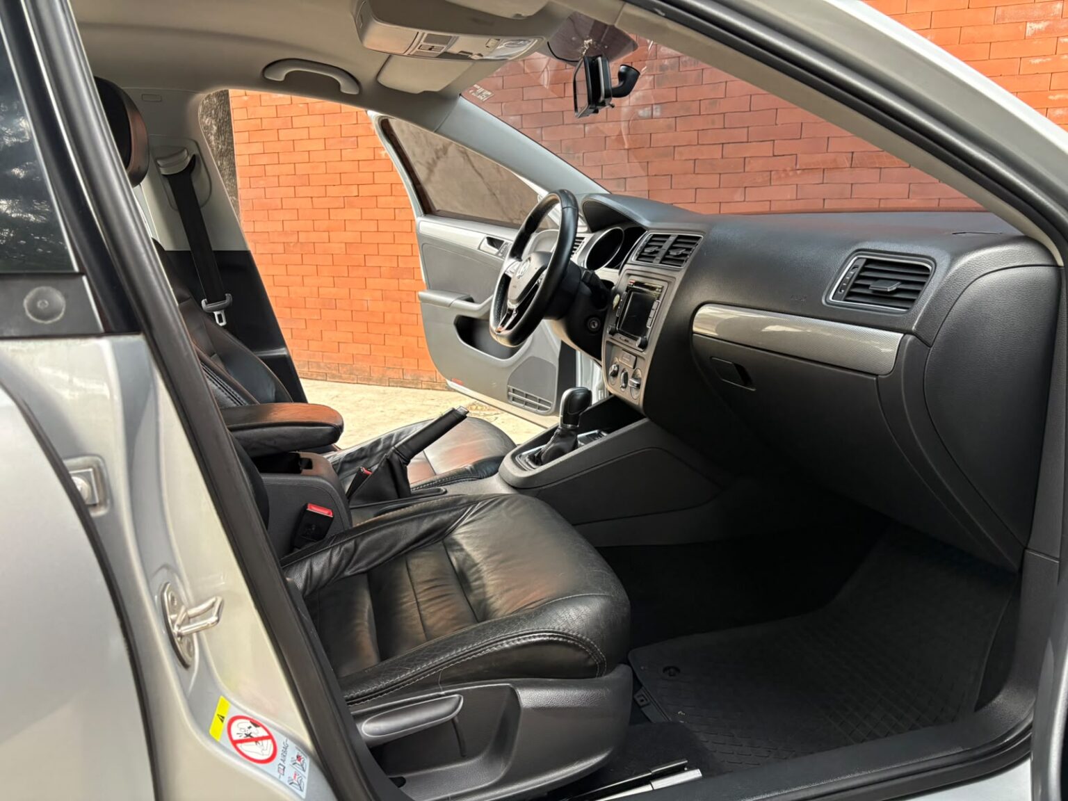 Volkswagen-Jetta-AT-2015-240FVP (10)