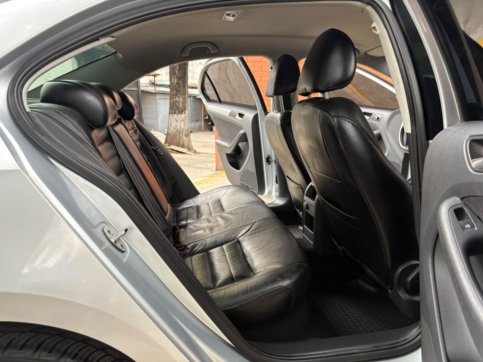 Volkswagen-Jetta-AT-2015-240FVP (11)