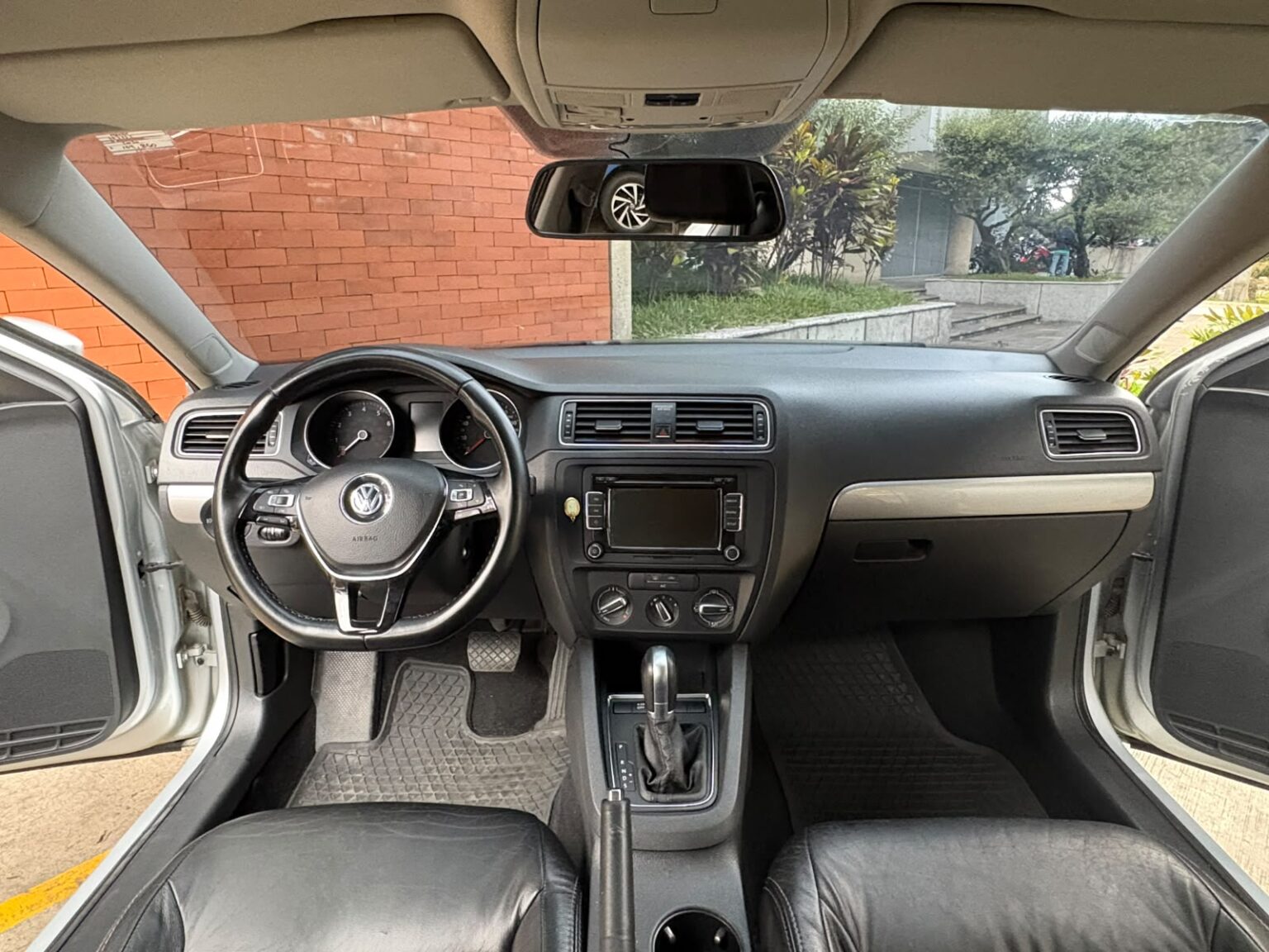 Volkswagen-Jetta-AT-2015-240FVP (12)