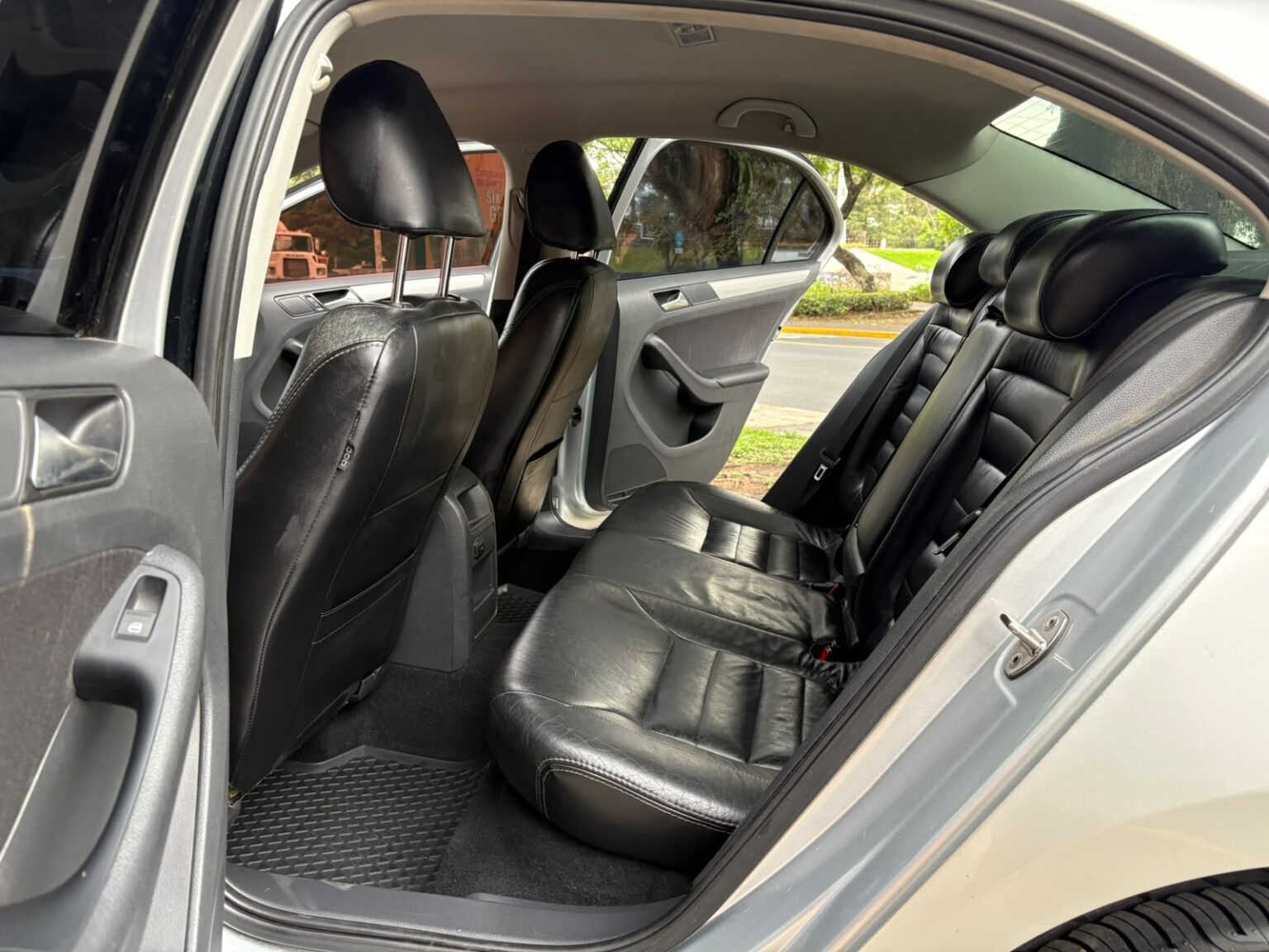 Volkswagen-Jetta-AT-2015-240FVP (15)