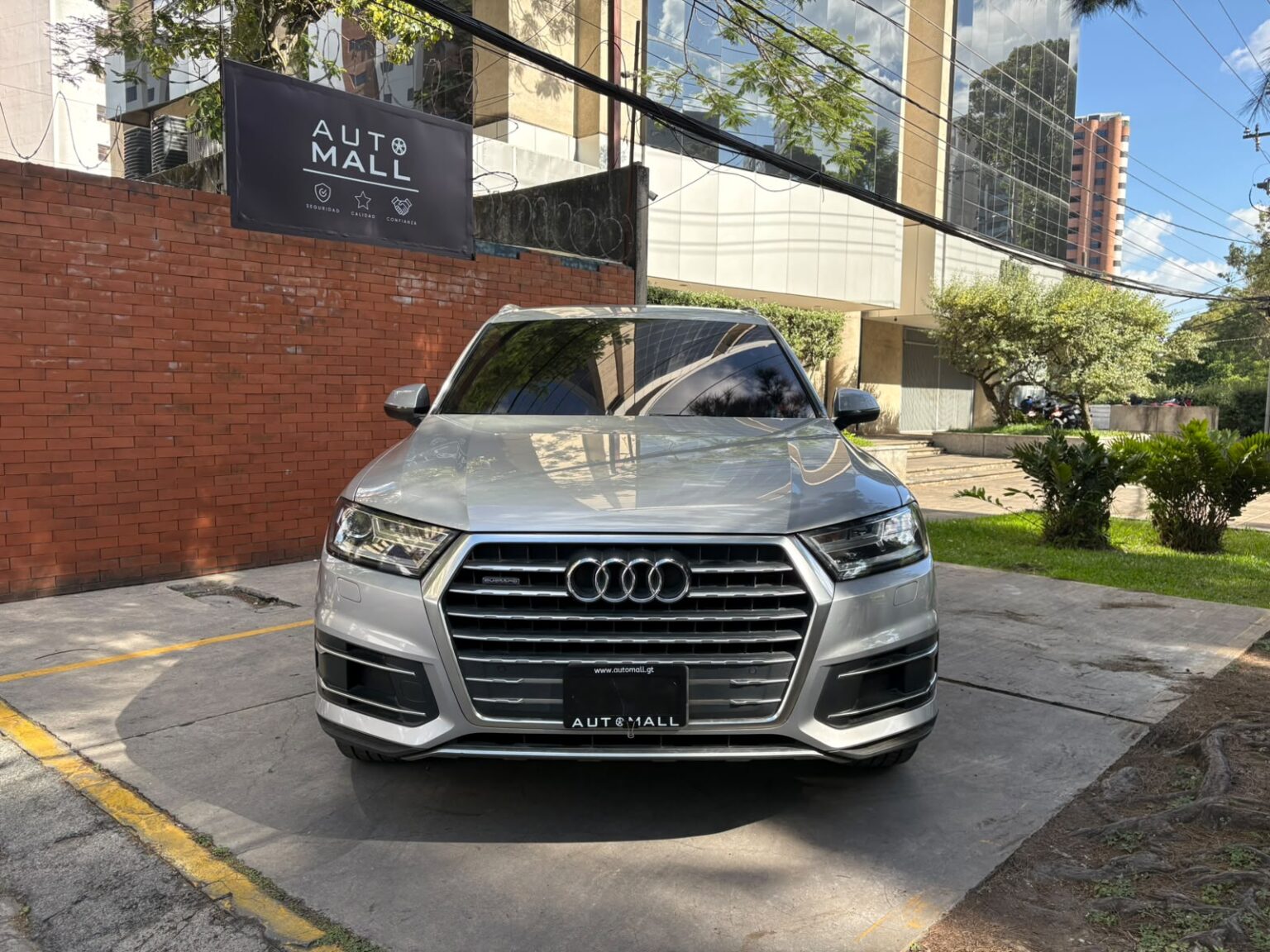 Audi-Q7-2018-085GYF (1)
