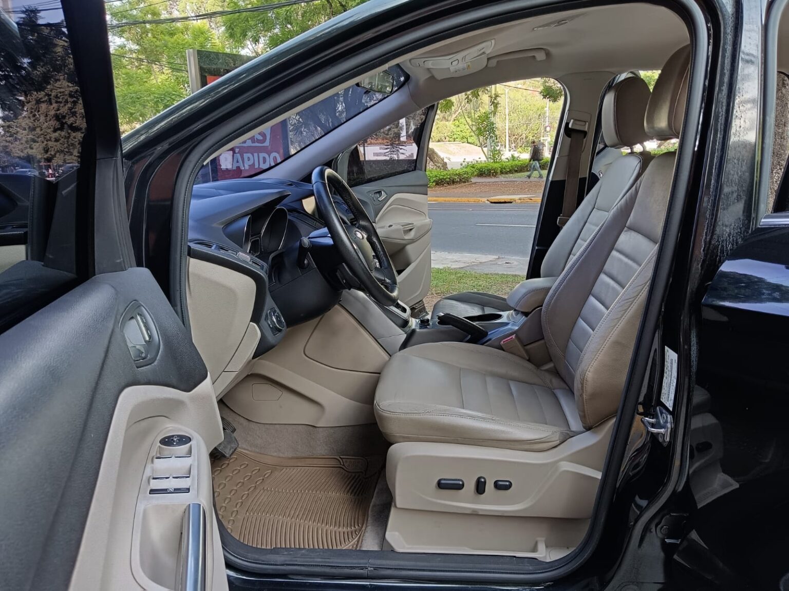 Ford-Escape-SE-2013-395FKG (9)