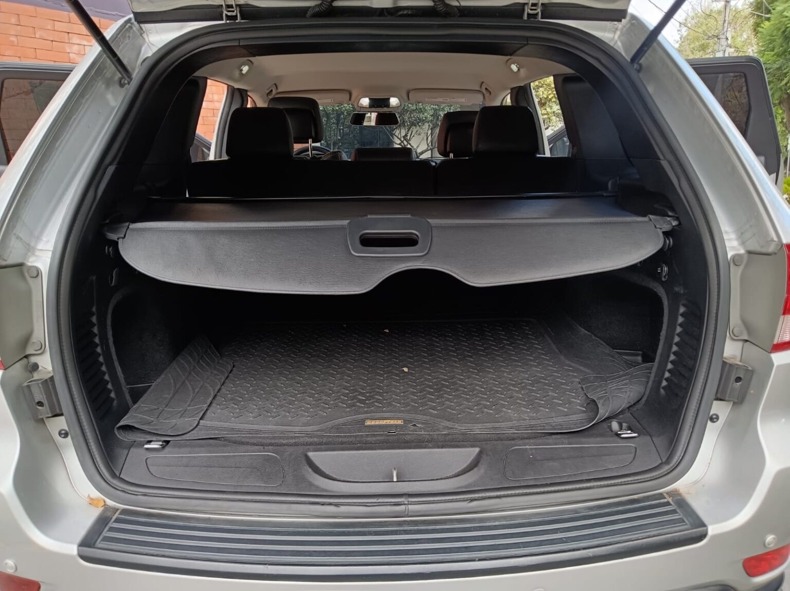 Jeep-Grand-Cherokee-Laredo-2012-505FLG (10)
