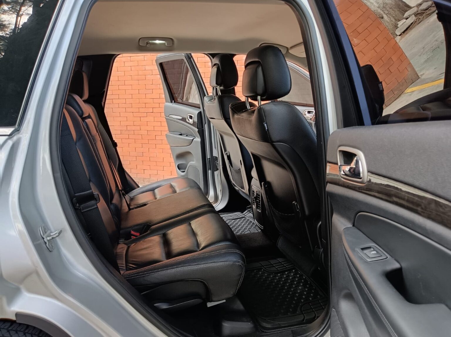 Jeep-Grand-Cherokee-Laredo-2012-505FLG (13)