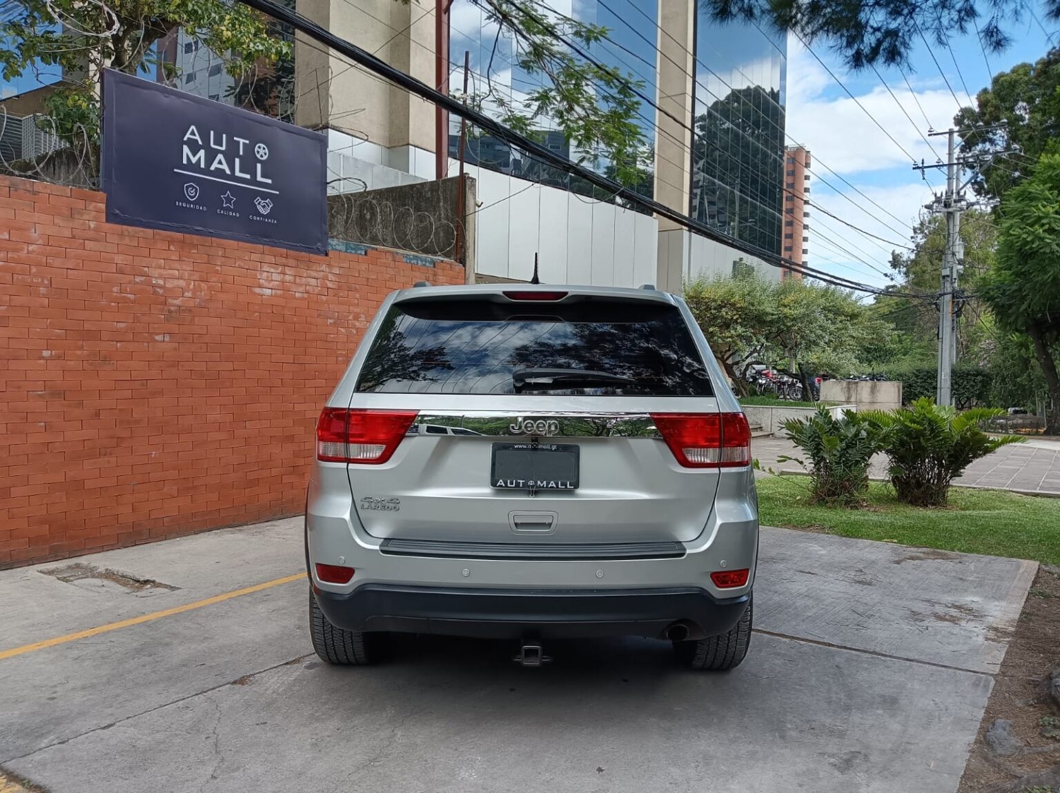 Jeep-Grand-Cherokee-Laredo-2012-505FLG (15)
