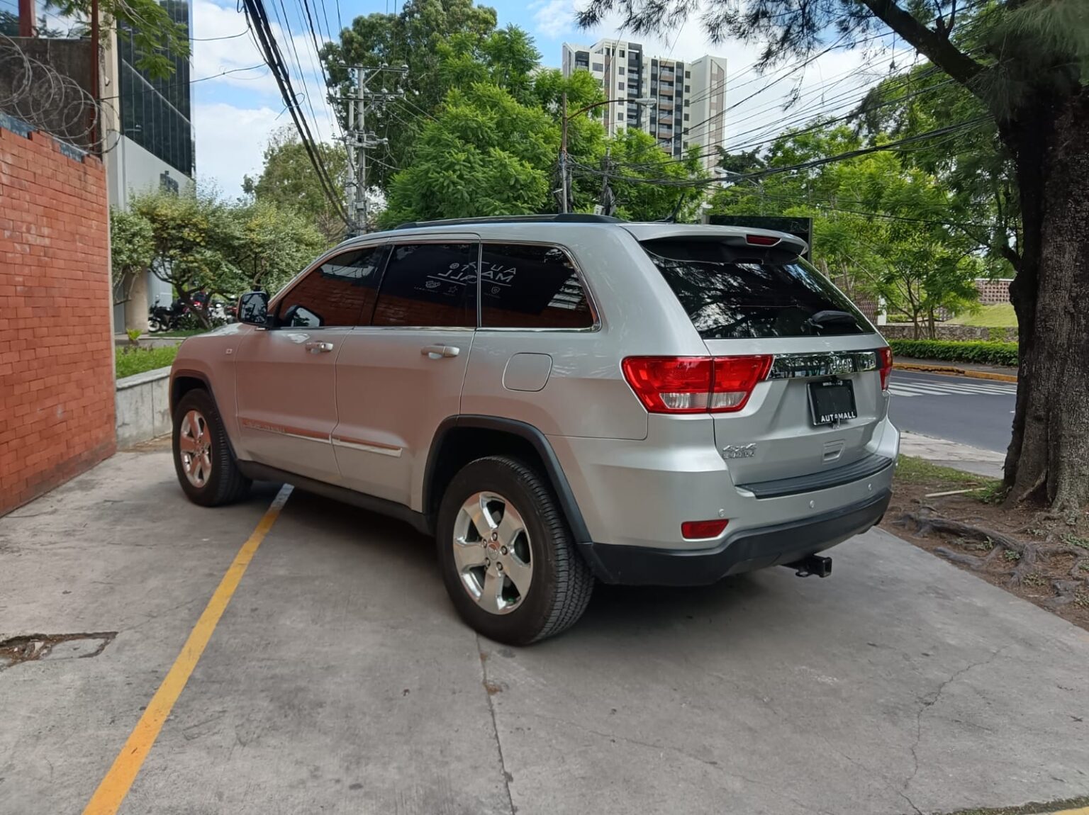 Jeep-Grand-Cherokee-Laredo-2012-505FLG (16)