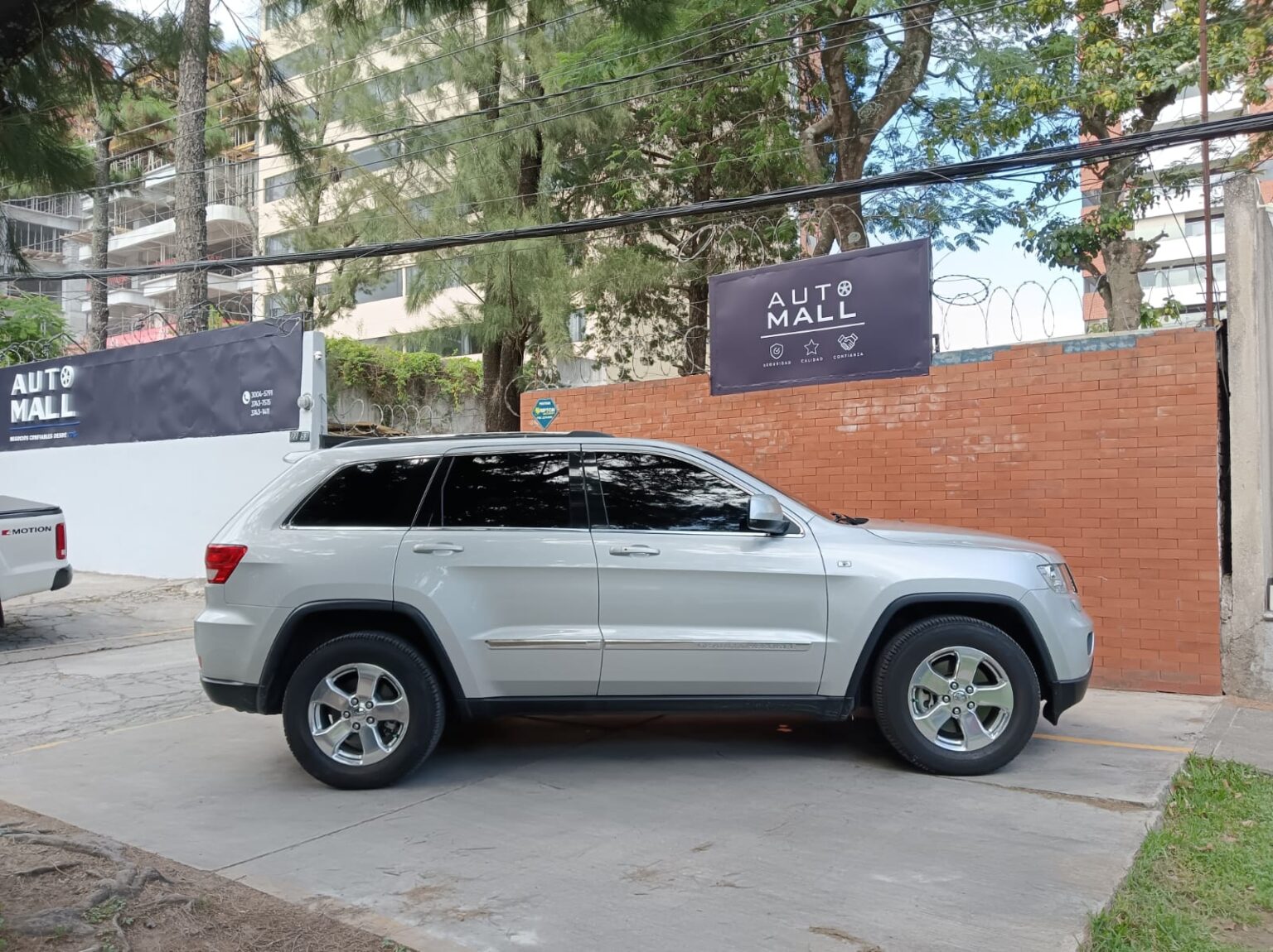 Jeep-Grand-Cherokee-Laredo-2012-505FLG (17)