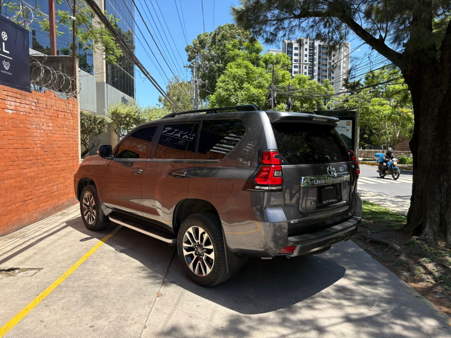 Toyota-Land-Cruiser-Prado-2023-181KFJ (13)