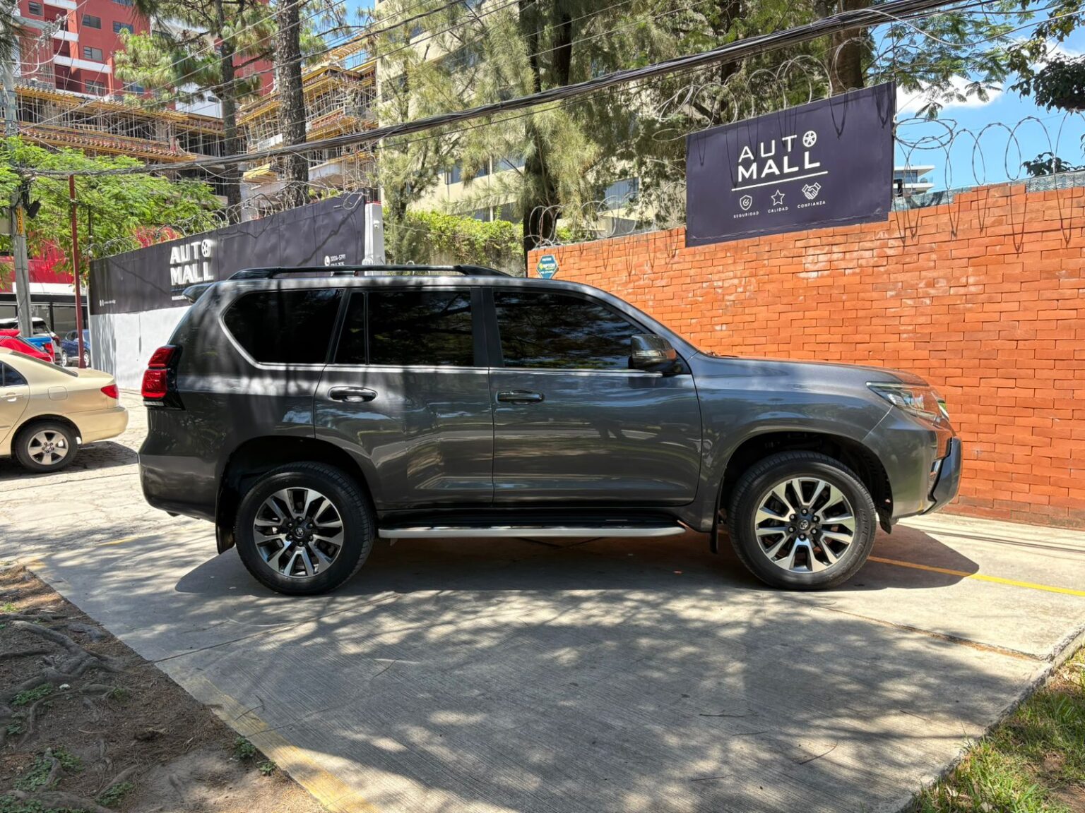 Toyota-Land-Cruiser-Prado-2023-181KFJ (3)