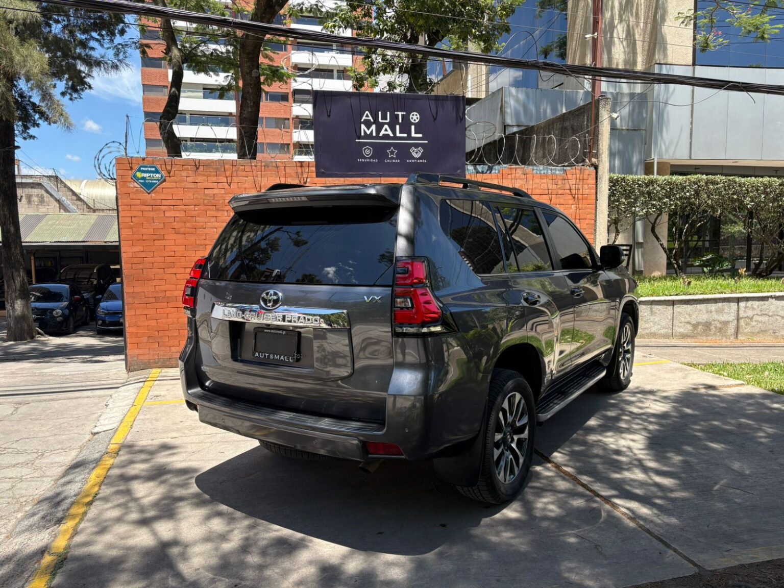 Toyota-Land-Cruiser-Prado-2023-181KFJ (4)