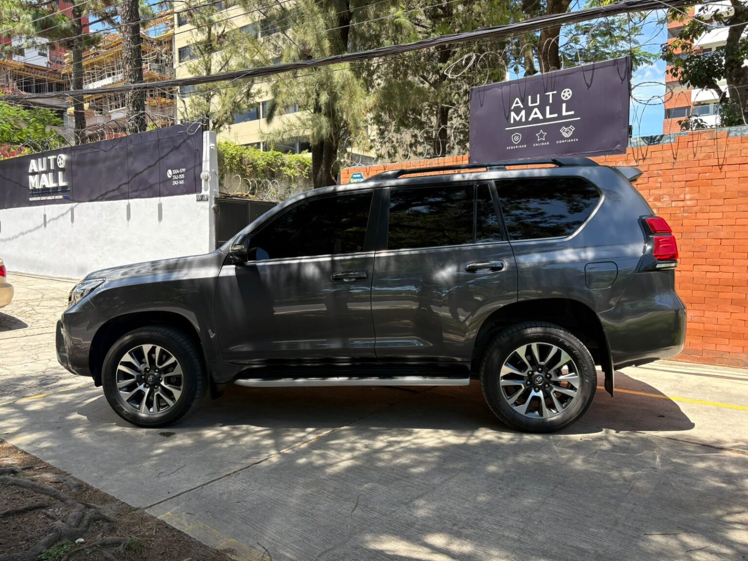 Toyota-Land-Cruiser-Prado-2023-181KFJ (7)