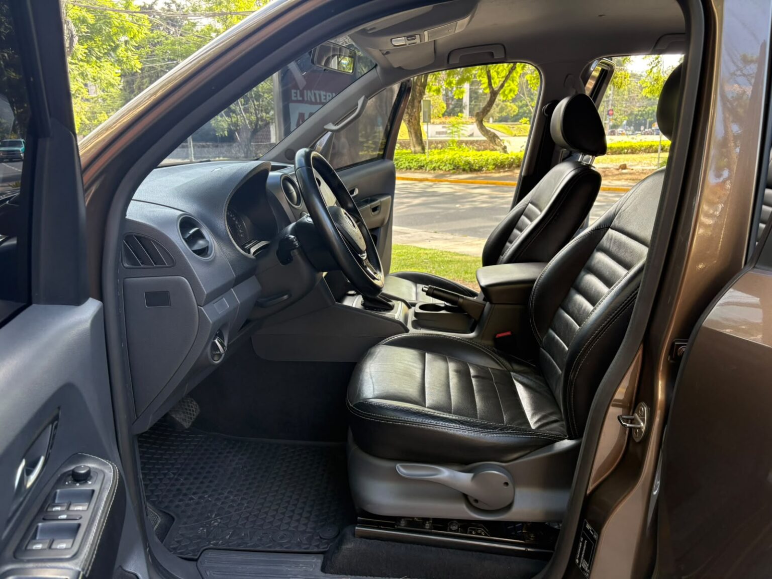Volkswagen-Amarok-2016-779GKF (16)