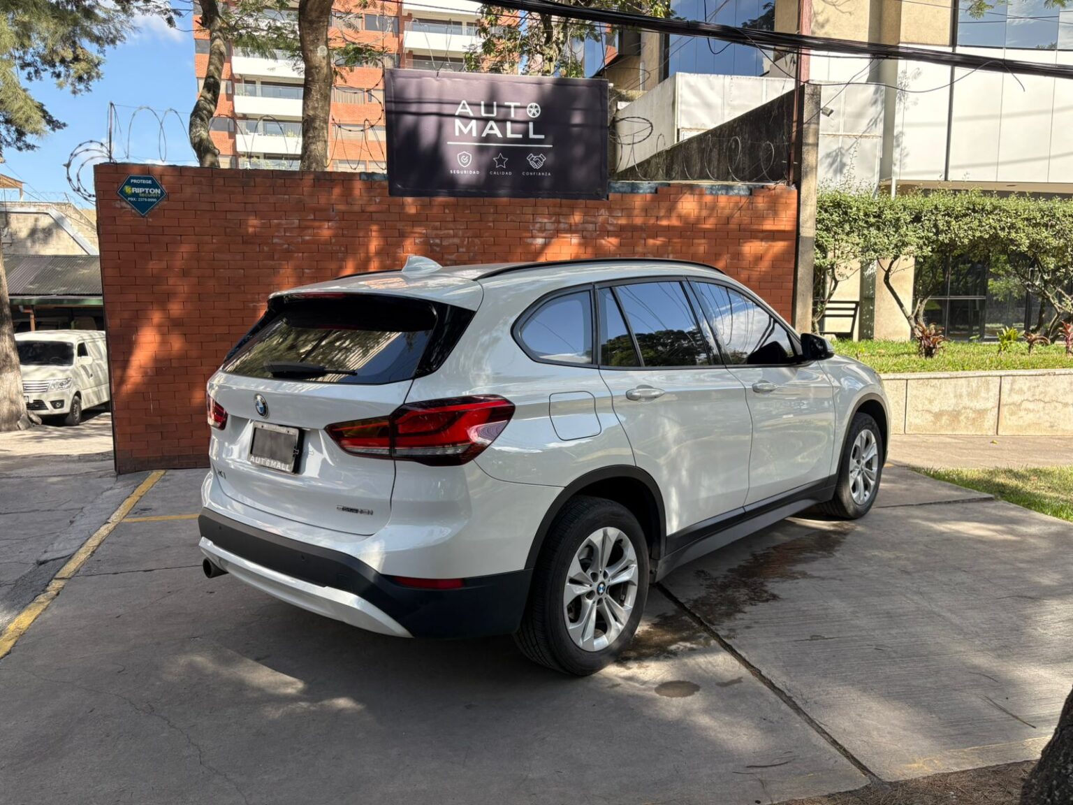 BMW-X1-18i-2021-662HYN (4)