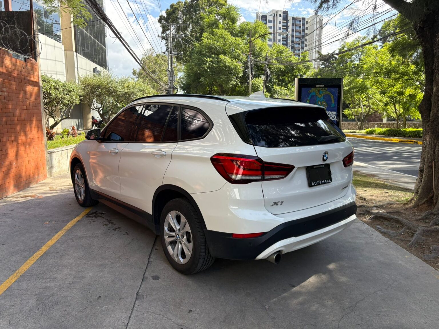 BMW-X1-18i-2021-662HYN (6)