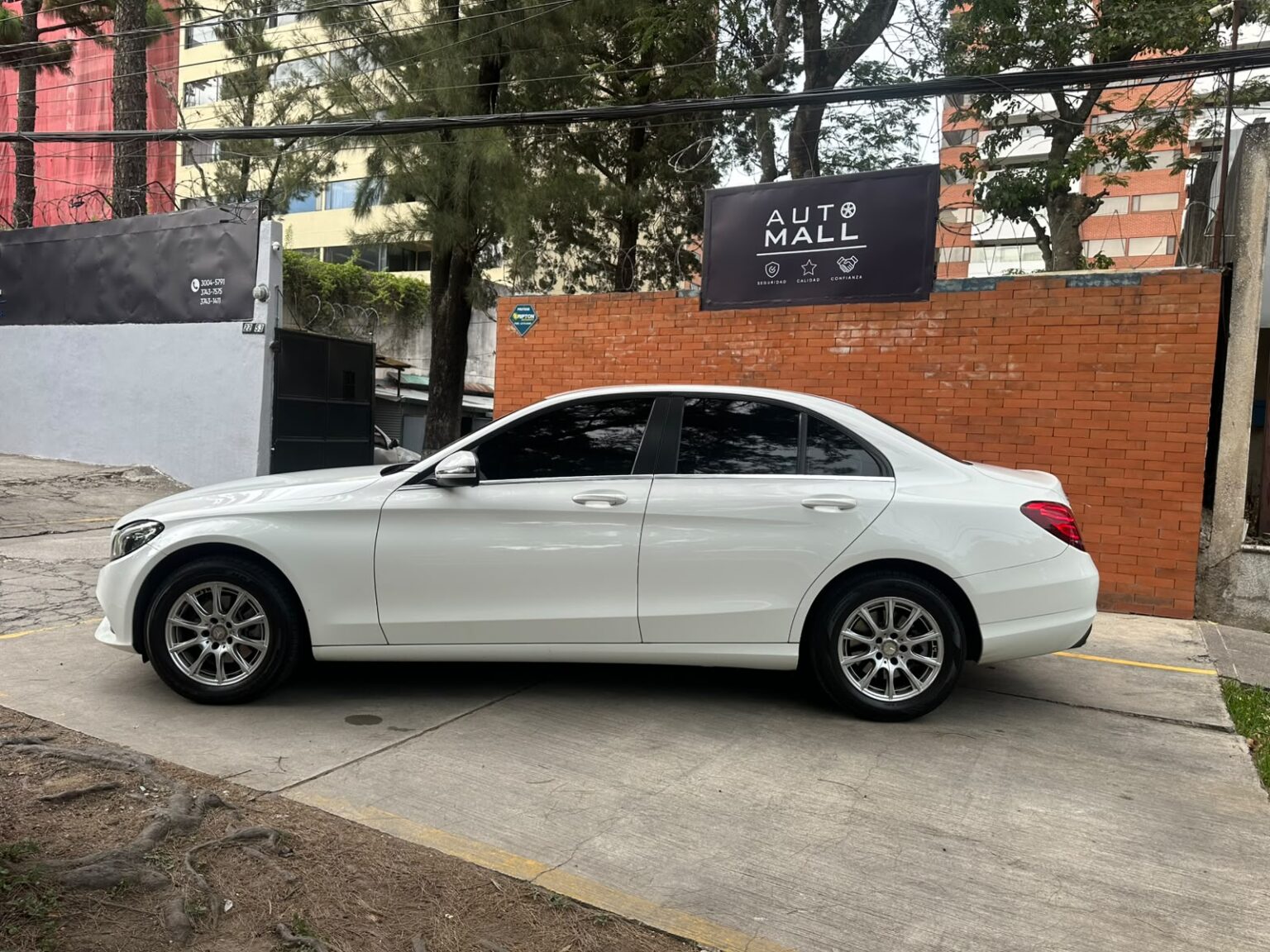 Mercedes-Benz-C180-2016-117GLT (1)