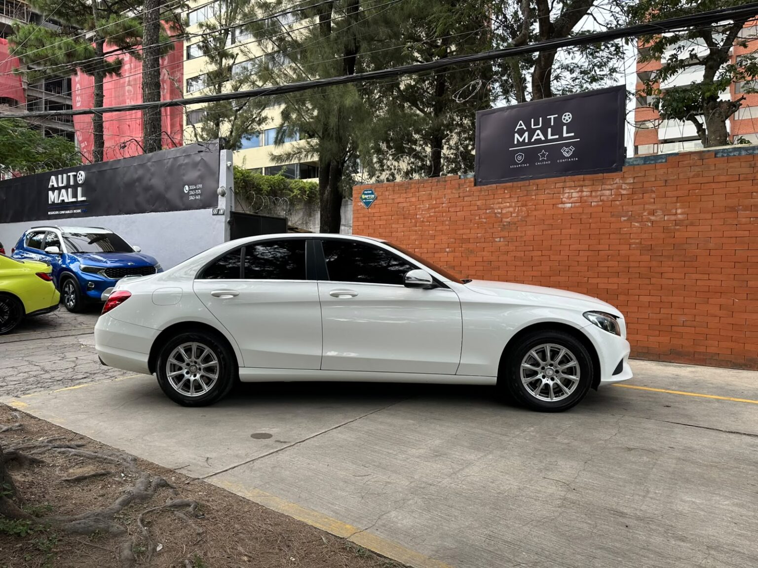 Mercedes-Benz-C180-2016-117GLT (17)