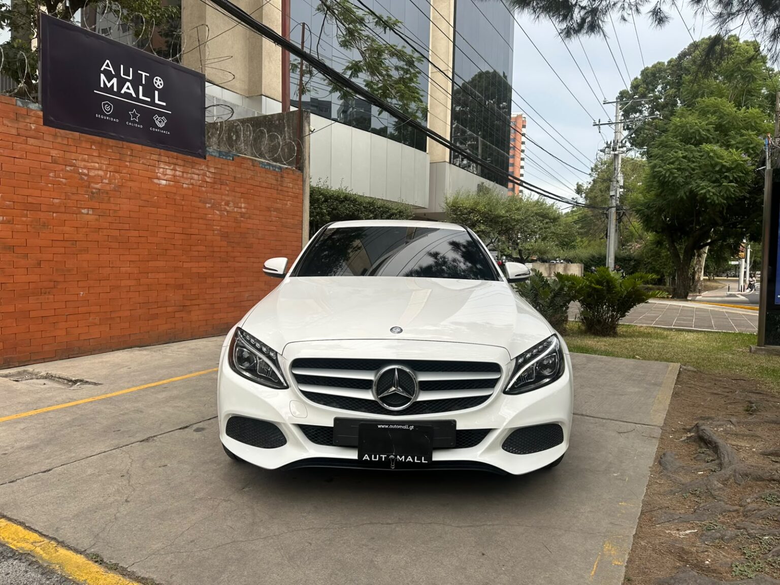 Mercedes-Benz-C180-2016-117GLT (3)