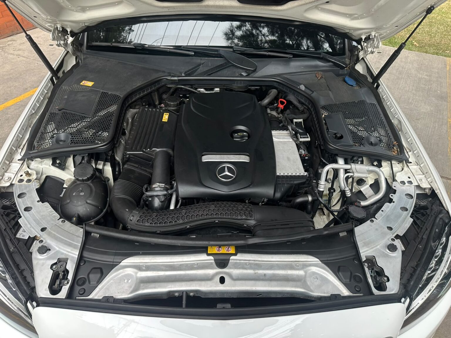 Mercedes-Benz-C180-2016-117GLT (5)
