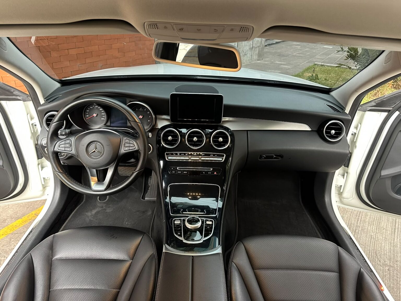 Mercedes-Benz-C180-2016-117GLT (7)