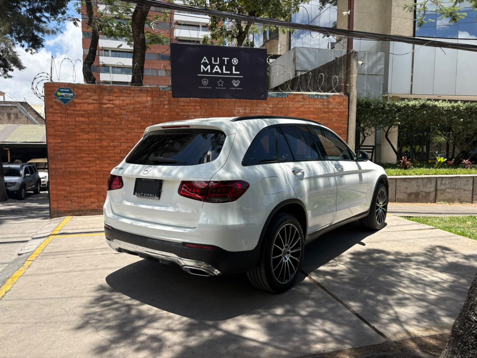 Mercedes-Benz-GLC300-2022-347LSP (3)