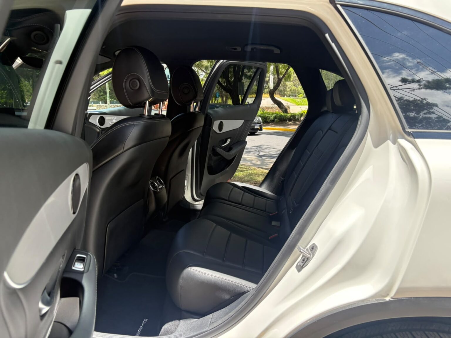 Mercedes-Benz-GLC300-2022-347LSP (9)